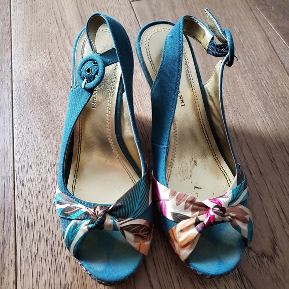 Shoes - Picture 2 of 4